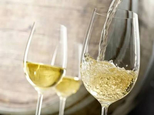 白葡萄酒商标分类属于第几类-酒业商标注册属于哪一类？