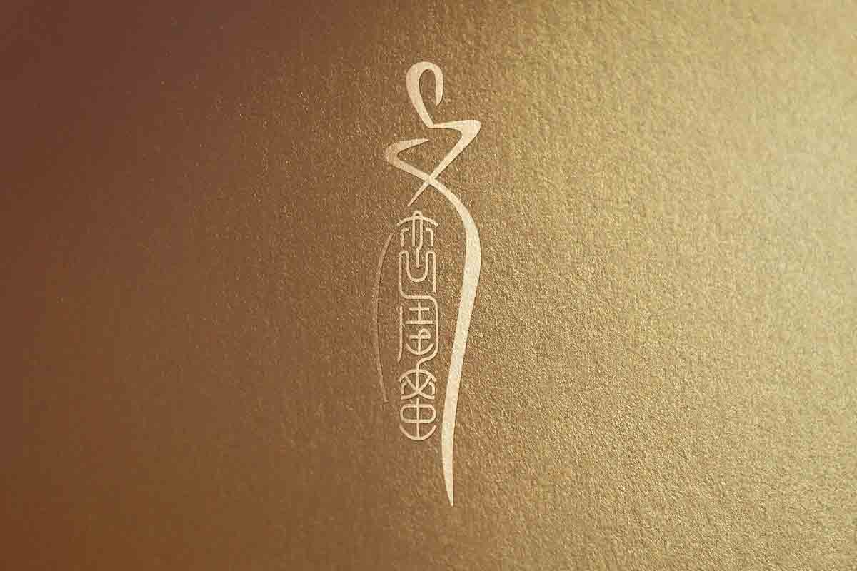 恋闺蜜女性酒标志设计