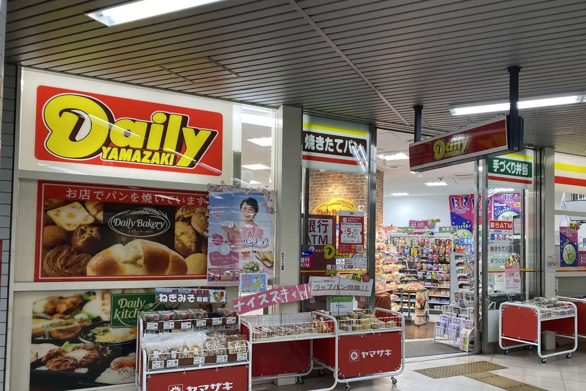 Daily Yamazaki大门口
