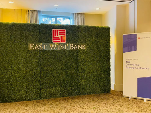 East West华美银行标志设计含义及银行品牌设计理念