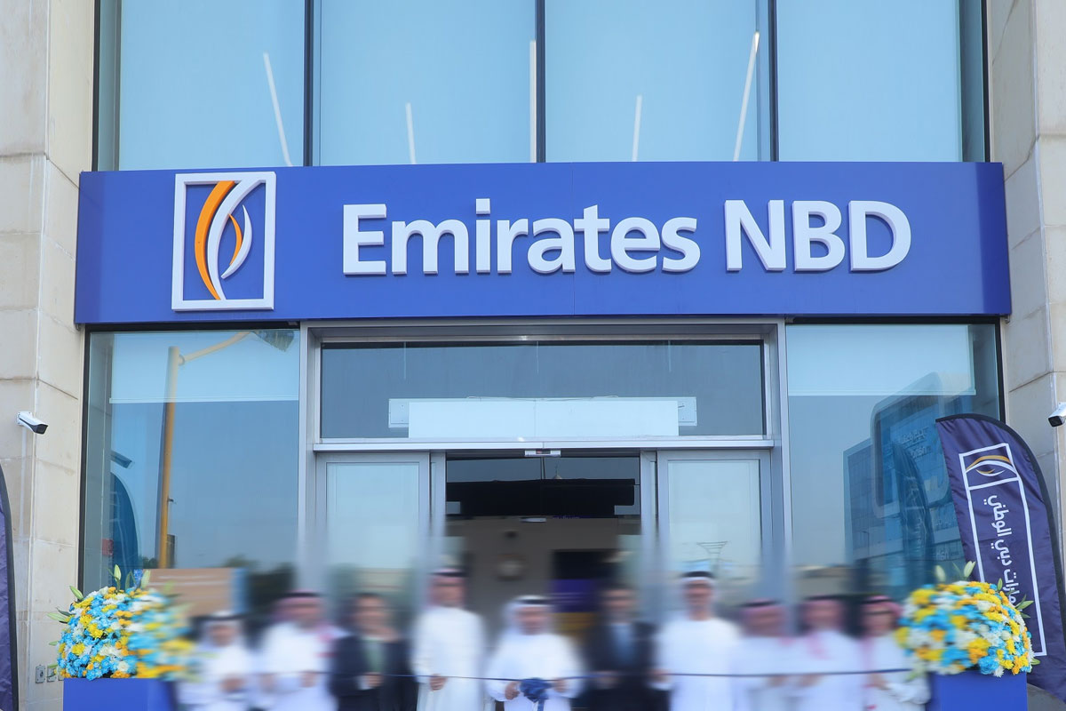 Emirates NBD银行品牌LOGO设计案例-火焰元素标志设计