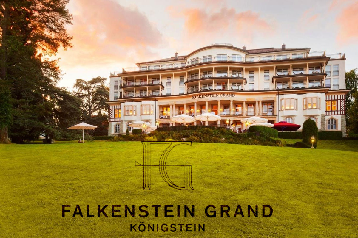 Falkenstein Grand酒店大门口