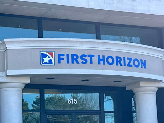 First Horizon第一地平线银行标志设计含义及银行品牌设计理念