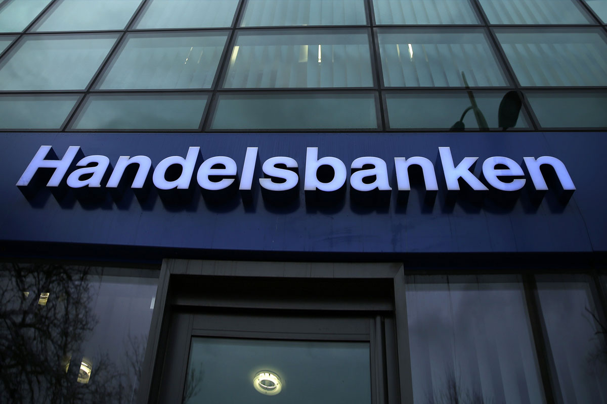 Handelsbanken银行品牌LOGO设计案例-字体元素标志设计