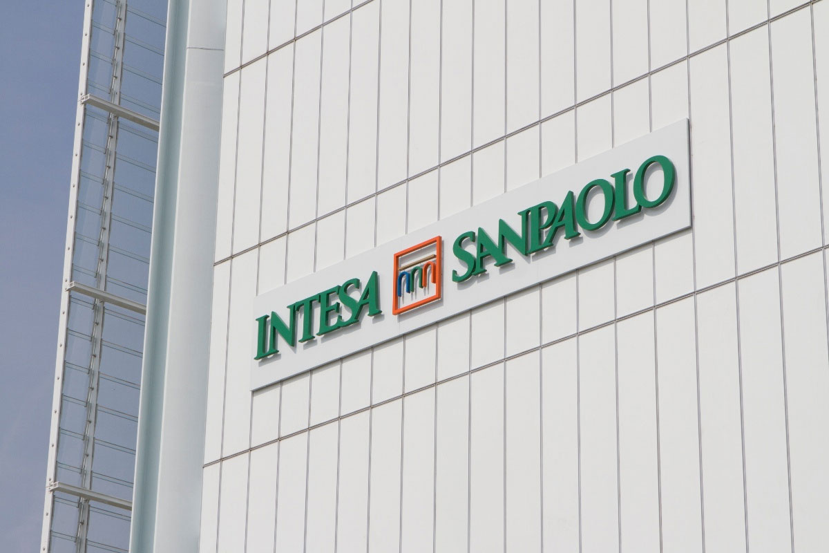 Intesa Sanpaolo银行品牌LOGO设计案例-银行行业标志设计方案