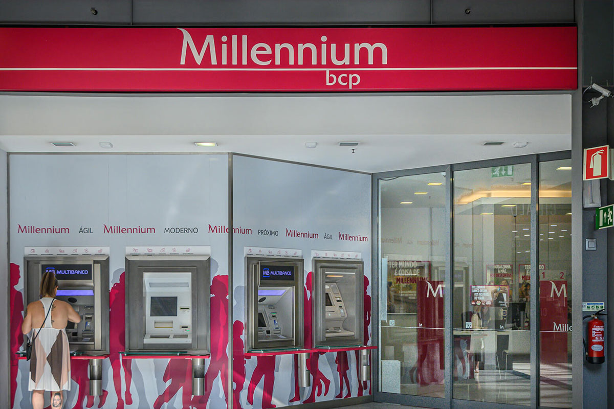 Millennium BCP银行品牌LOGO设计案例-银行行业标志设计方案