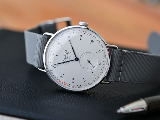 Nomos诺莫斯标志设计含义及手表品牌设计理念