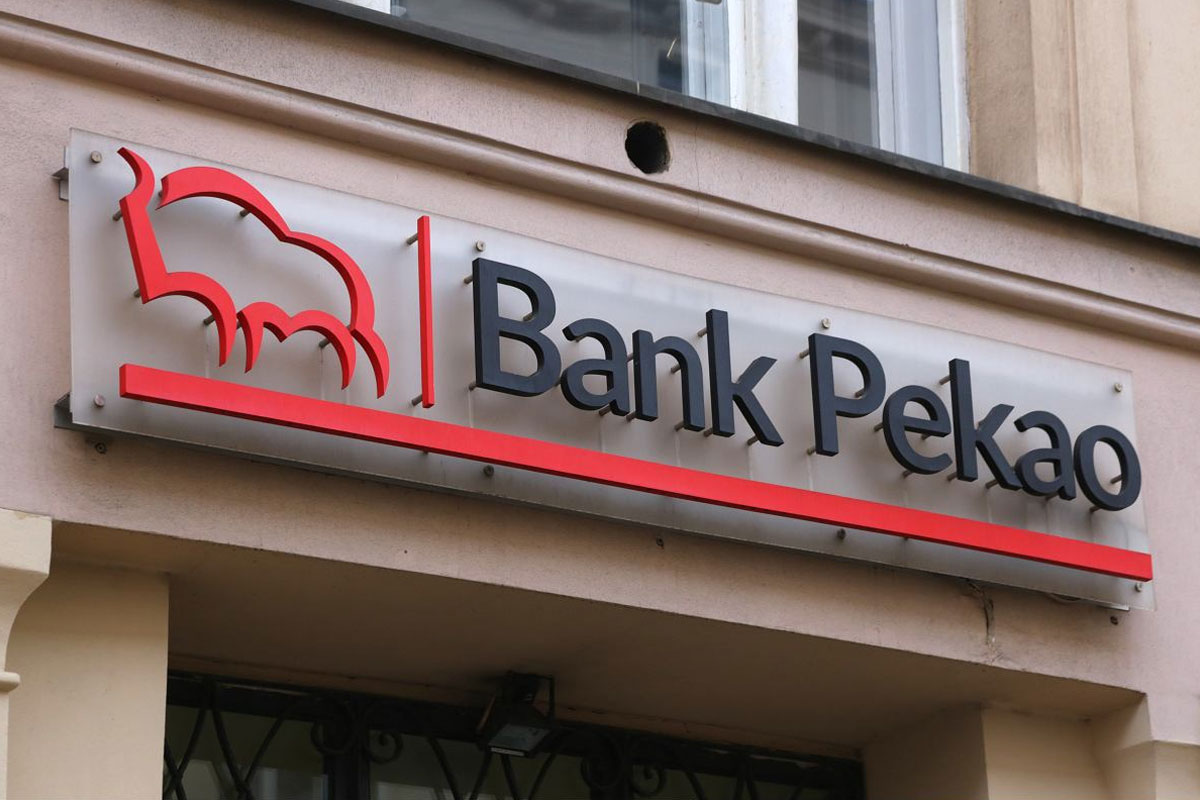 Pekao银行品牌LOGO设计案例-银行行业标志设计方案