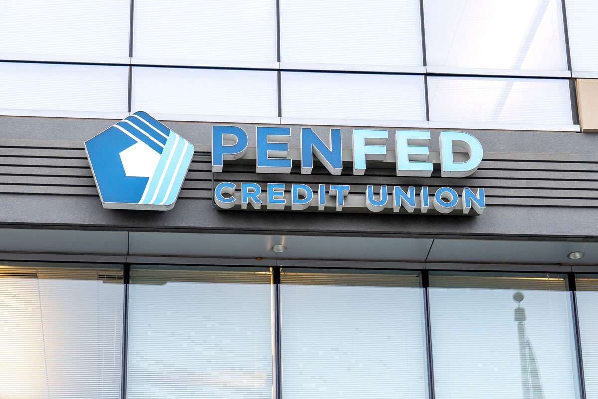 PenFed银行品牌LOGO设计案例-银行行业标志设计方案