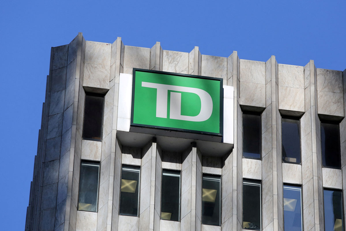 TD Bank银行品牌LOGO设计案例-银行行业标志设计方案