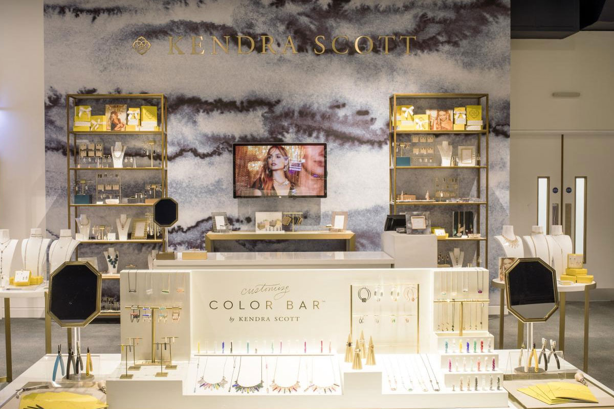Kendra Scott品牌店铺大门口
