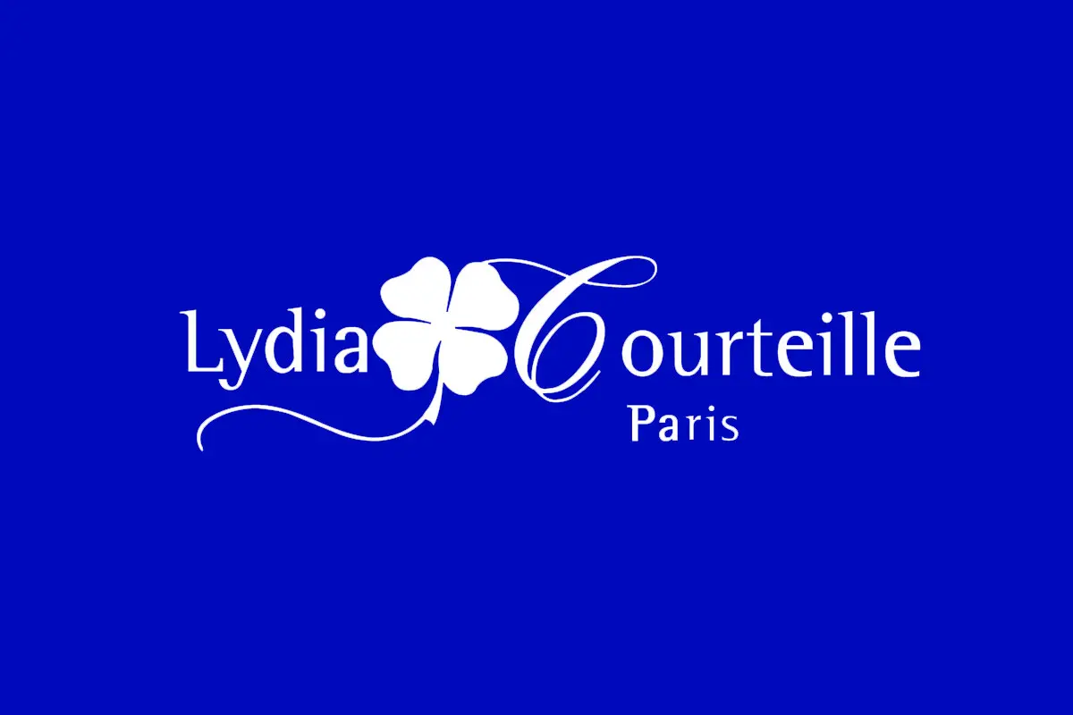 Lydia Courteille品牌反白LOGO
