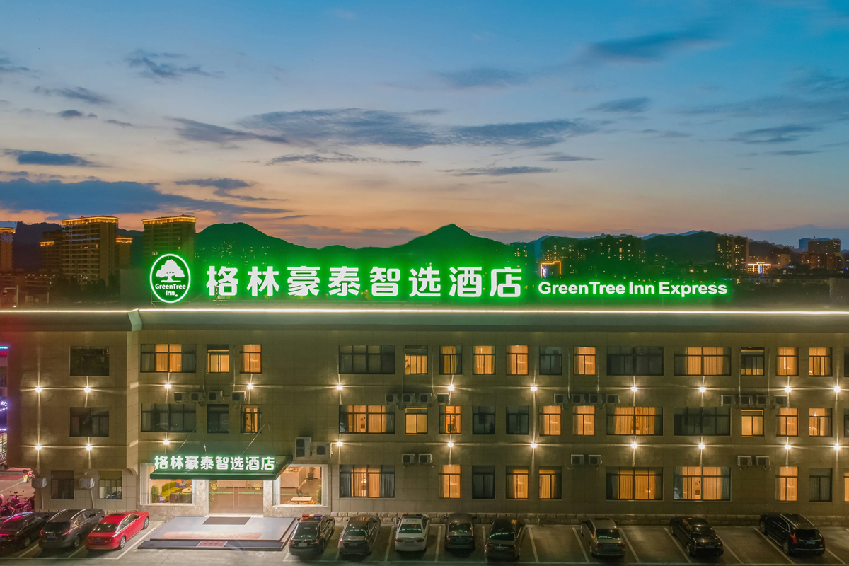 格林豪泰酒店大门口
