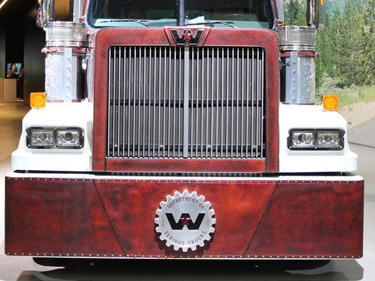 Western Star汽车logo设计含义及汽车品牌设计理念