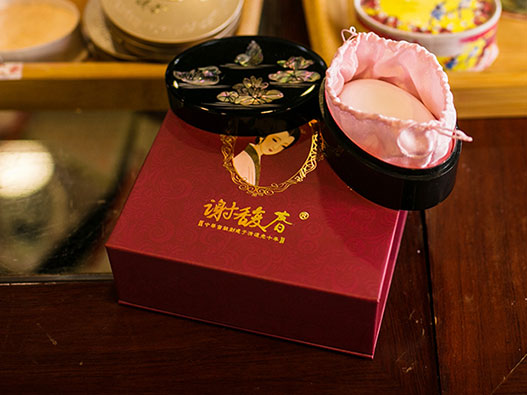 谢馥春化妆品logo设计含义及国妆品牌标志设计理念