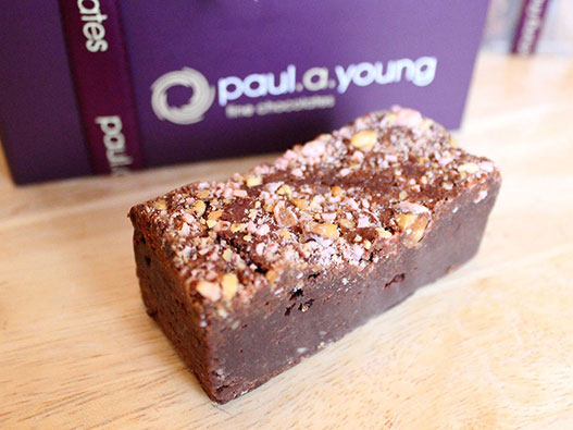 Paul A Young Fine Chocolates巧克力logo设计含义解读及英国品牌标志设计理念