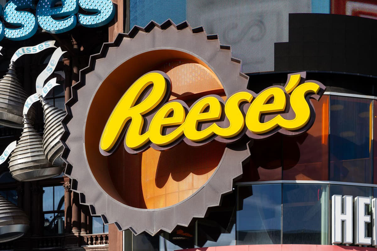Reese's瑞斯花生酱牛奶巧克力广告图片