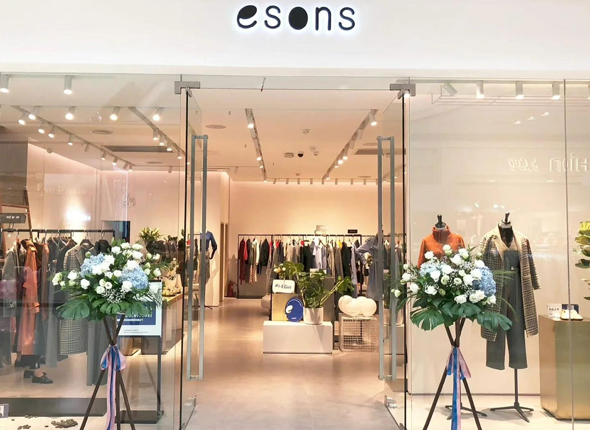 esons女装专卖店图片，都市时尚女装品牌故事