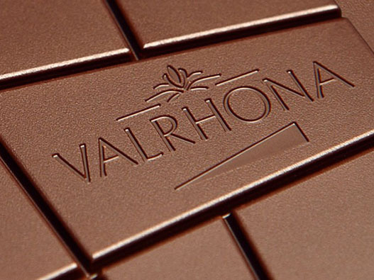 Valrhona法芙娜高品质巧克力logo设计含义解读及甜品品牌标志设计理念