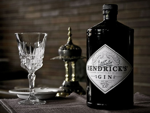 Hendrick's亨利爵士logo设计含义及洋酒品牌设计理念