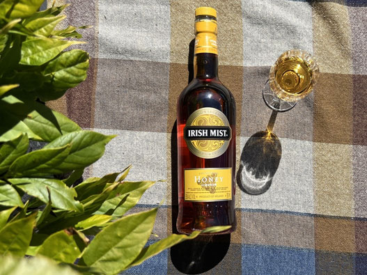 Irish Mist爱尔兰迷雾logo设计含义及洋酒品牌设计理念
