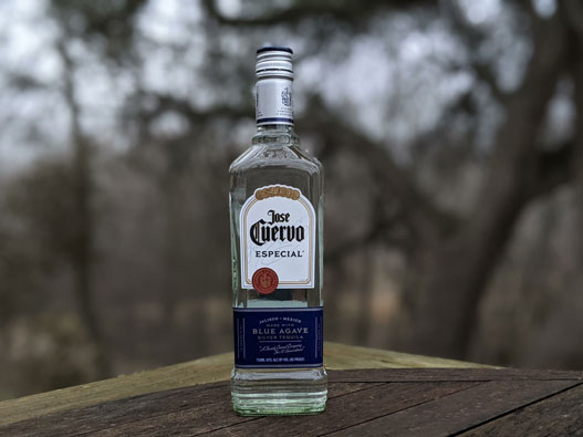 Jose Cuervo豪帅快活logo设计含义及龙舌兰酒品牌设计理念