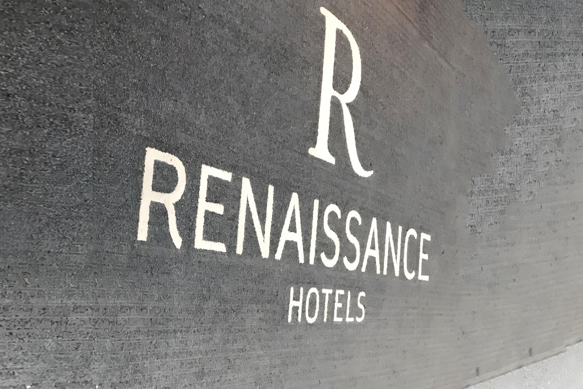 Renaissance Hotels万丽酒店招牌