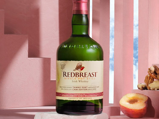 Redbreast红胸logo设计含义及威士忌品牌设计理念