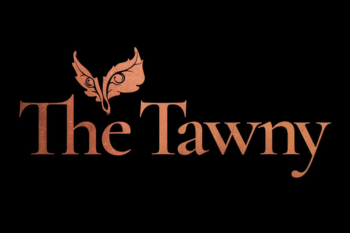 The Tawny反白logo