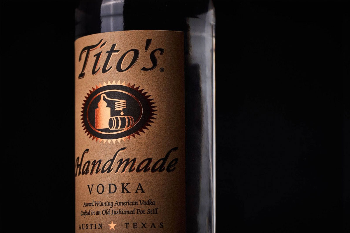 Tito's深蓝标识