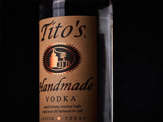 Tito's深蓝logo设计含义及伏特加品牌设计理念