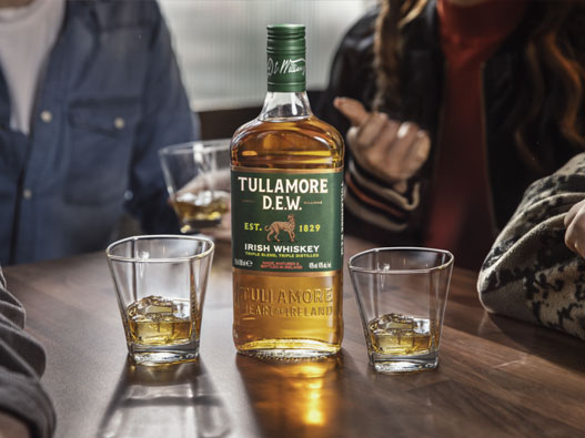 Tullamore D.E.W.图拉莫尔露logo设计含义及威士忌品牌设计理念