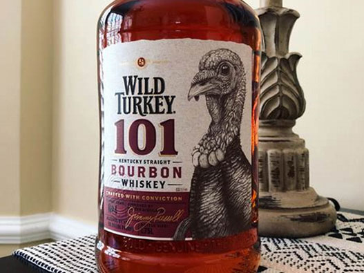 Wild Turkey威凤凰logo设计含义及威士忌品牌设计理念