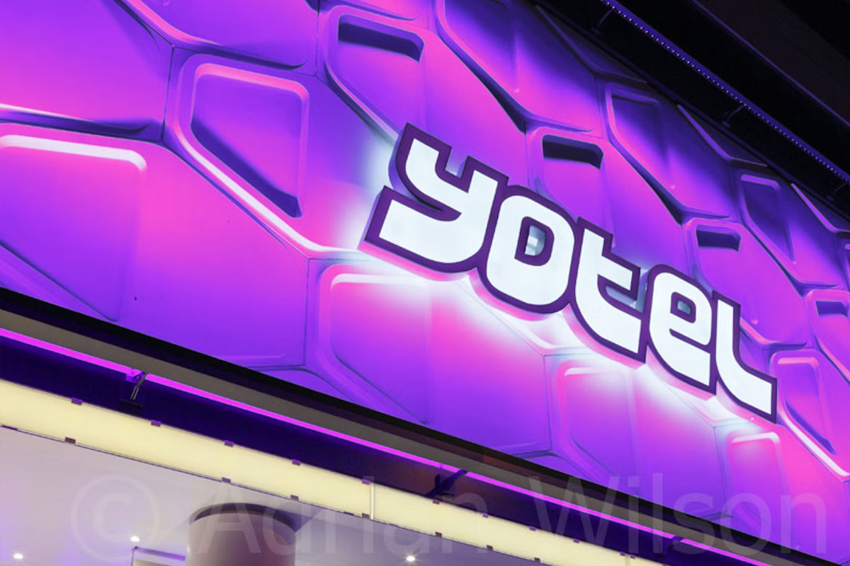 YOTEL大门口