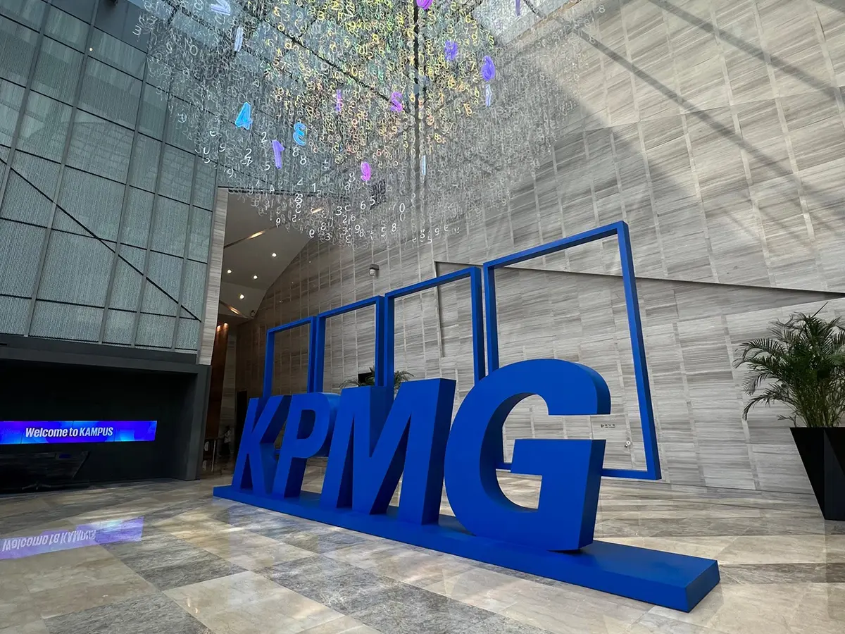 KPMG毕马威会计师-大堂logo形象