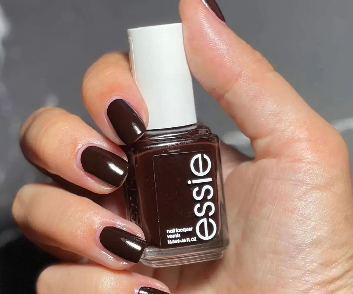 Essie美国艾茜指甲油-欧莱雅集团旗下logo设计