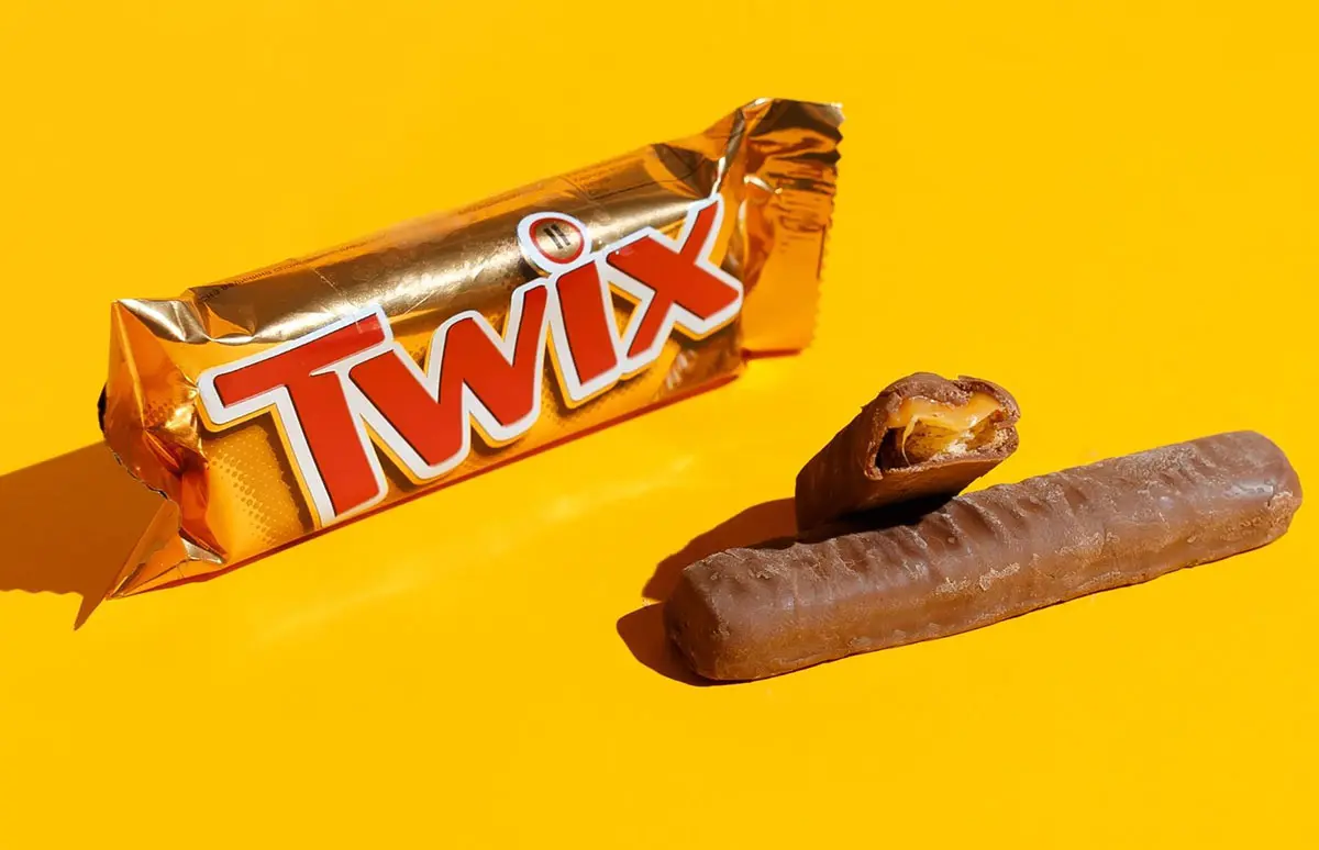 Twix玛氏公司旗下特威斯巧克力棒-焦糖巧克力棒logo设计公司