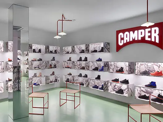 Camper看步鞋标志设计含义及西班牙鞋履品牌logo设计理念