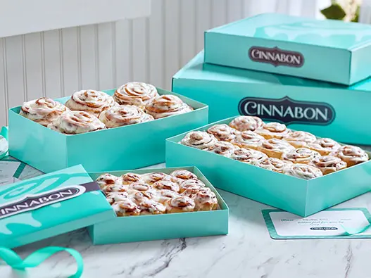 Cinnabon bakery美国面包店连锁logo设计含义及食品标志设计理念