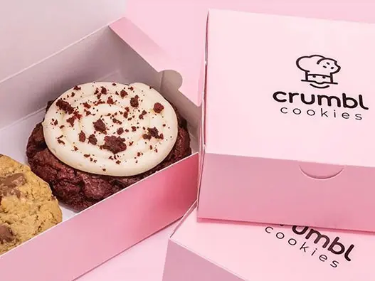 Crumbl Cookies美国面包店连锁logo设计含义及饼干标志设计理念