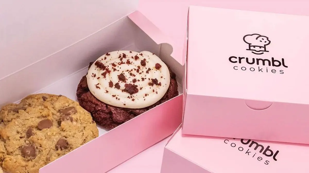 Crumbl Cookies美国面包店连锁-面包师logo设计