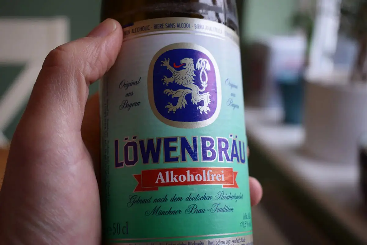 Lowenbrau beer德国啤酒-椭圆徽章logo设计