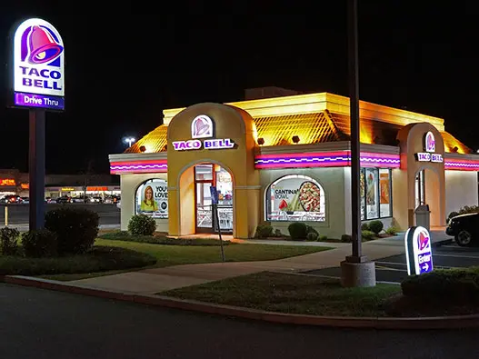 Taco Bell百胜塔可钟快餐连锁logo设计含义及餐饮标志设计理念