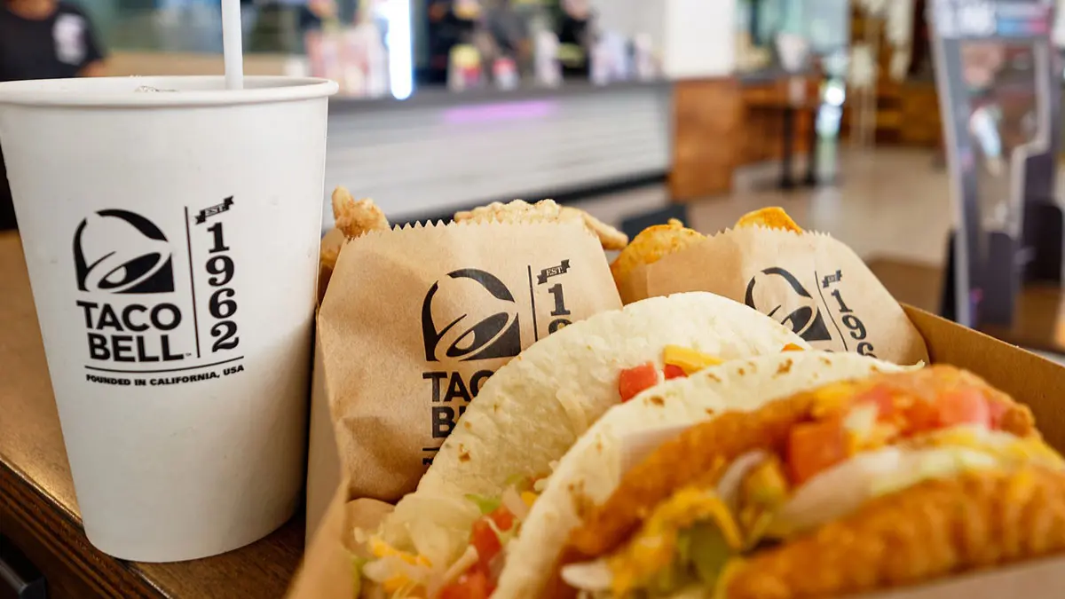 Taco Bell百胜塔可钟快餐连锁-弧线标志设计