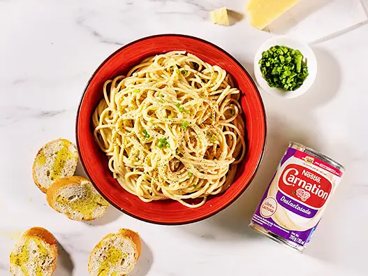 Carnation康乃馨乳制品logo设计含义及牛奶品牌设计理念