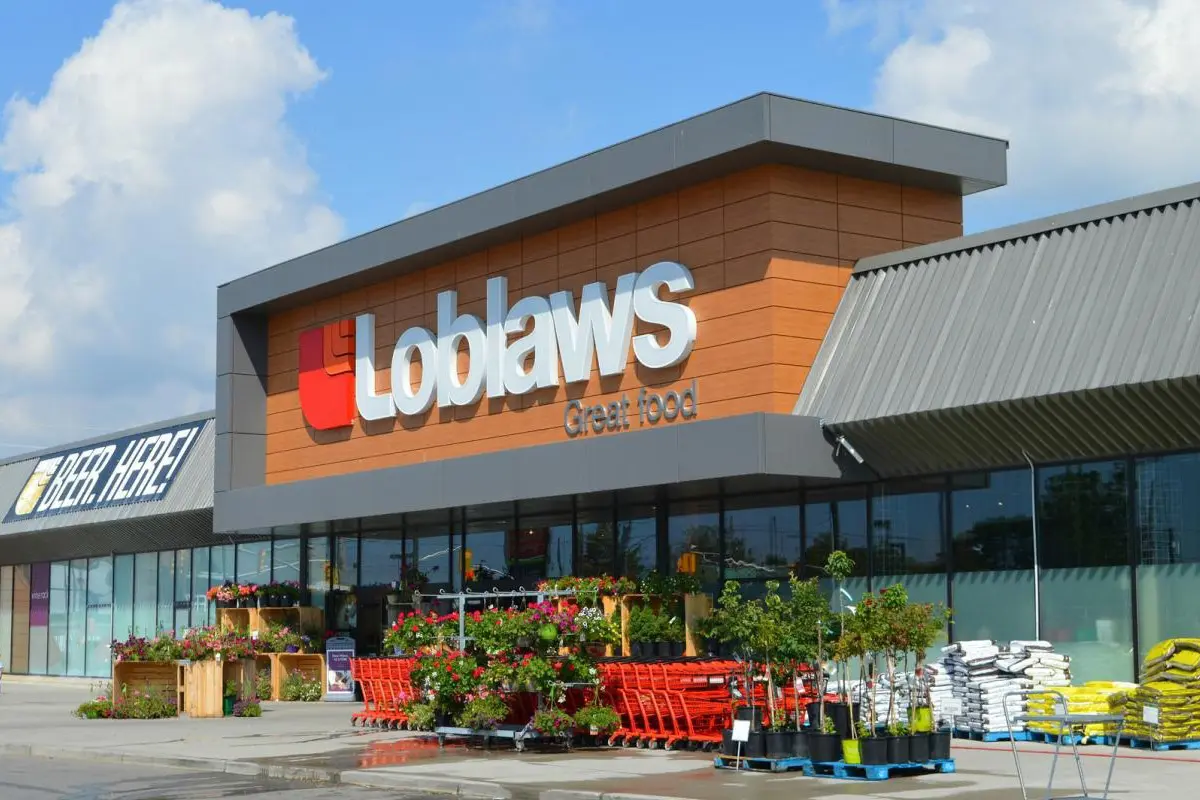 Loblaws加拿大连锁超市外观-几何形状商标设计公司